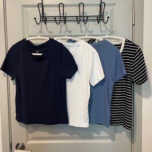 Bundle of 4 Gap Modern Rib Slightly Cropped T-Shirts, size L
